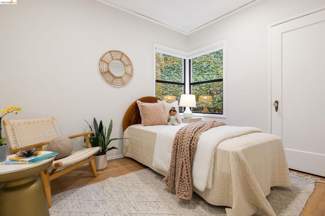 6211 Valley View Rd, Oakland, CA 94611