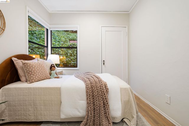 6211 Valley View Rd, Oakland, CA 94611