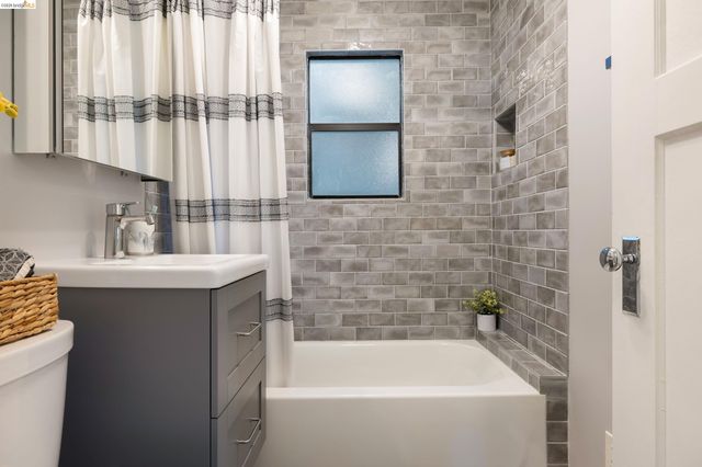 6211 Valley View Rd, Oakland, CA 94611