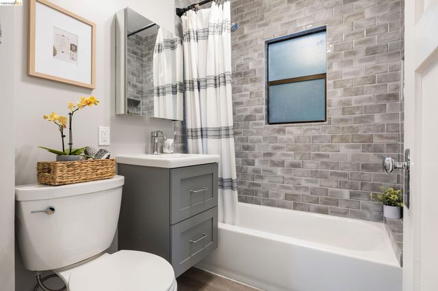 6211 Valley View Rd, Oakland, CA 94611