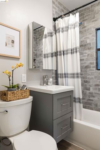 6211 Valley View Rd, Oakland, CA 94611