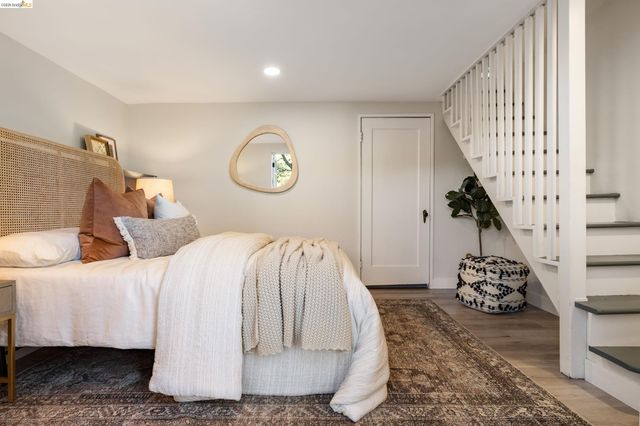 6211 Valley View Rd, Oakland, CA 94611