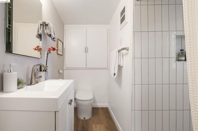 6211 Valley View Rd, Oakland, CA 94611