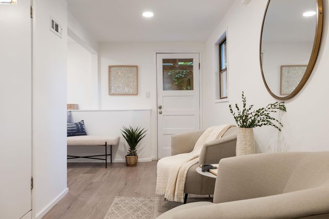 6211 Valley View Rd, Oakland, CA 94611