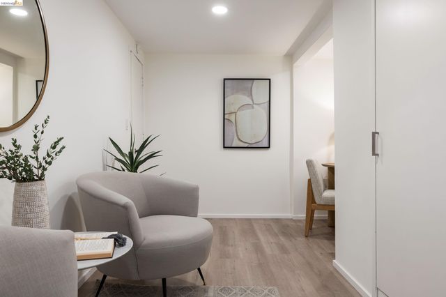 6211 Valley View Rd, Oakland, CA 94611