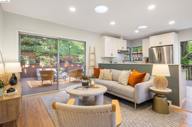 6211 Valley View Rd, Oakland, CA 94611