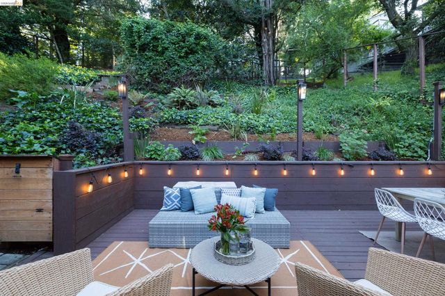 6211 Valley View Rd, Oakland, CA 94611