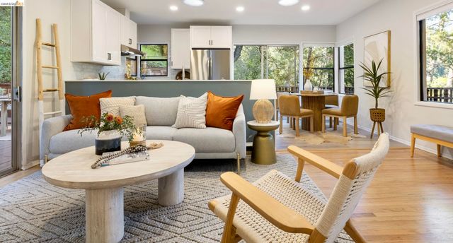 6211 Valley View Rd, Oakland, CA 94611