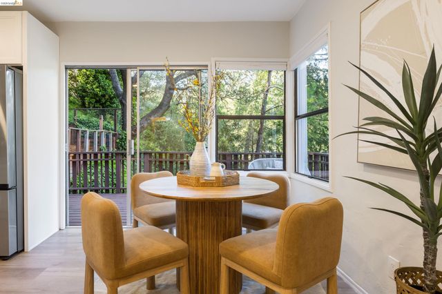 6211 Valley View Rd, Oakland, CA 94611