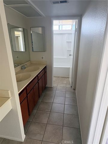 134 Racquet Club, Compton, CA 90220