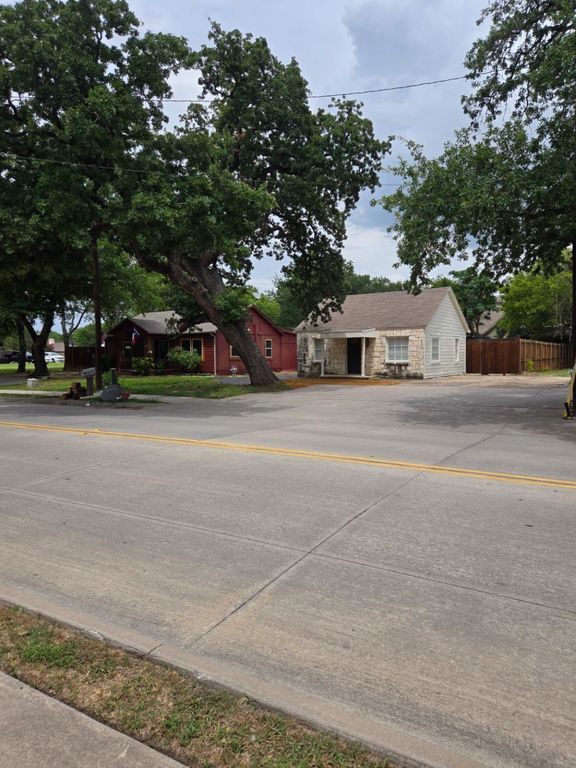 532 S Coppell Road, Coppell, TX 75019