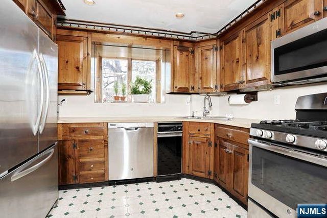 535 Cleveland Avenue, River Vale, NJ 07675