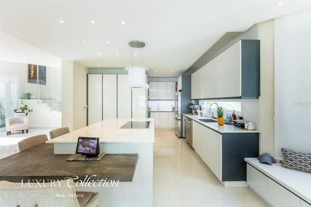 F-2 LAS PALOMAS ST, San Juan, PR 00926