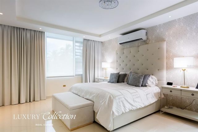 F-2 LAS PALOMAS ST, San Juan, PR 00926