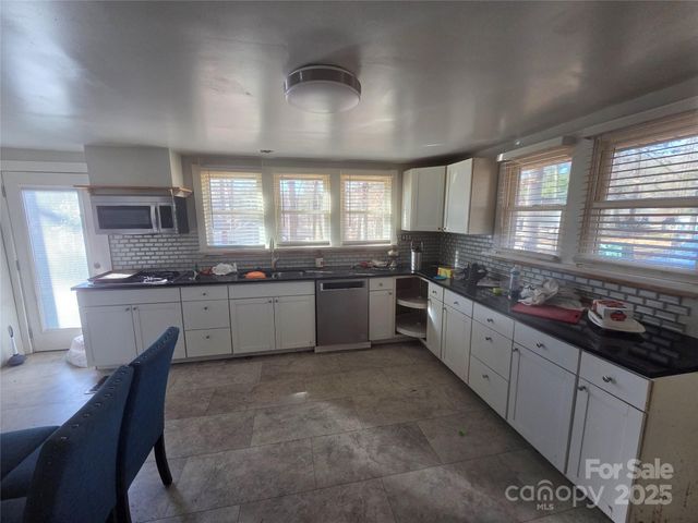 11124 Pine Grove Avenue, Mint Hill, NC 28227