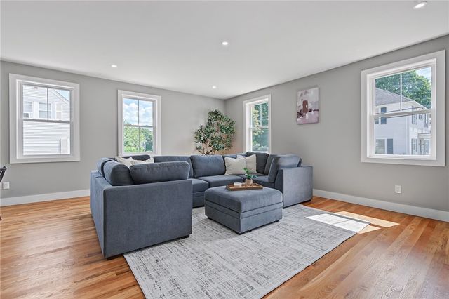 6 Rounds Avenue, East Providence, RI 02915