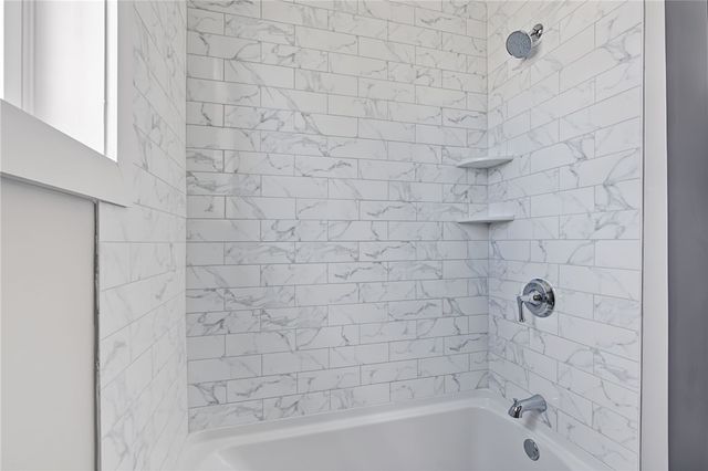 6 Rounds Avenue, East Providence, RI 02915