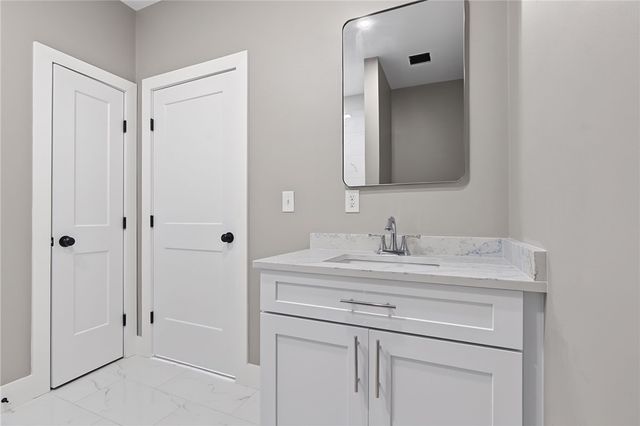6 Rounds Avenue, East Providence, RI 02915