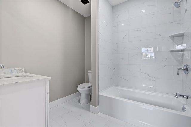 6 Rounds Avenue, East Providence, RI 02915
