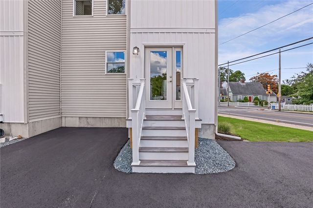 6 Rounds Avenue, East Providence, RI 02915