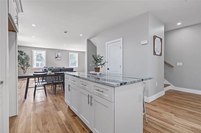 6 Rounds Avenue, East Providence, RI 02915