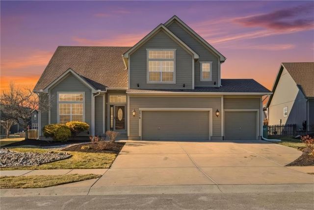 2516 SW Current Lane, Lee's Summit, MO 64082