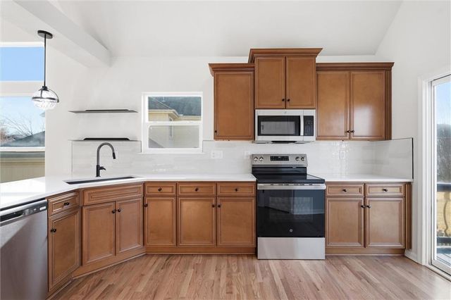 2516 SW Current Lane, Lee's Summit, MO 64082