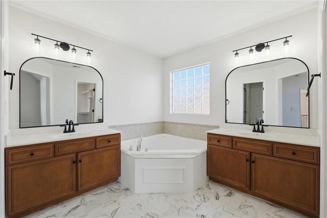 2516 SW Current Lane, Lee's Summit, MO 64082