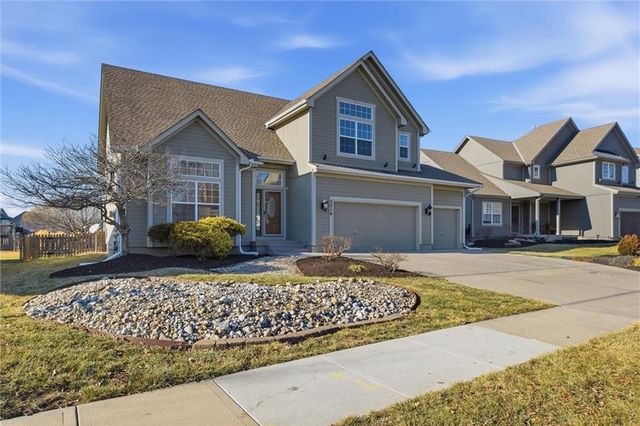 2516 SW Current Lane, Lee's Summit, MO 64082