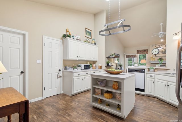232 Los Cedros Loop, Kerrville, TX 78028
