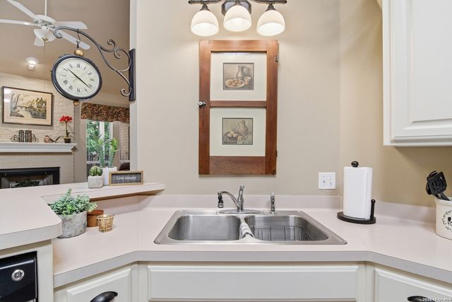 232 Los Cedros Loop, Kerrville, TX 78028