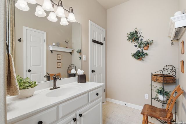 232 Los Cedros Loop, Kerrville, TX 78028
