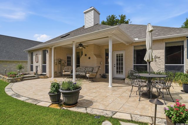 232 Los Cedros Loop, Kerrville, TX 78028