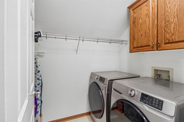 1001 Sunset Circle, Indianola, IA 50125