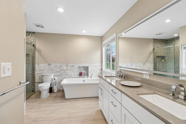 1001 Sunset Circle, Indianola, IA 50125