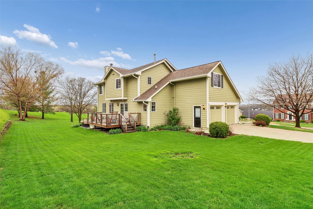 1001 Sunset Circle, Indianola, IA 50125