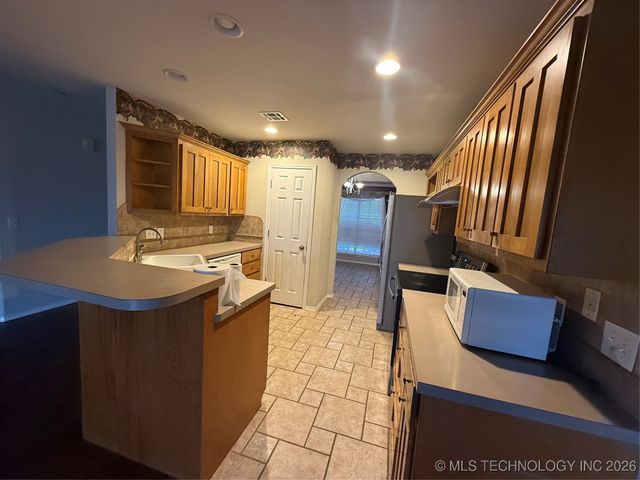 1018 W 120th Court S, Jenks, OK 74037