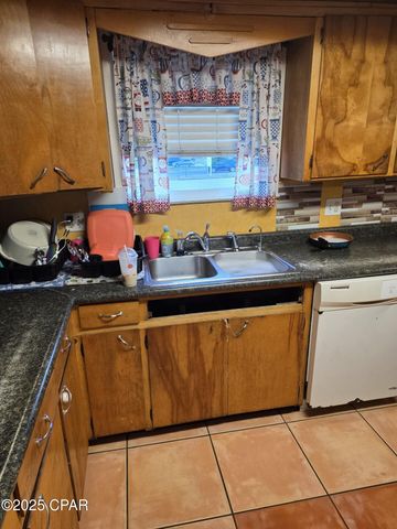 2810 W 15th Street, Panama City, FL 32401