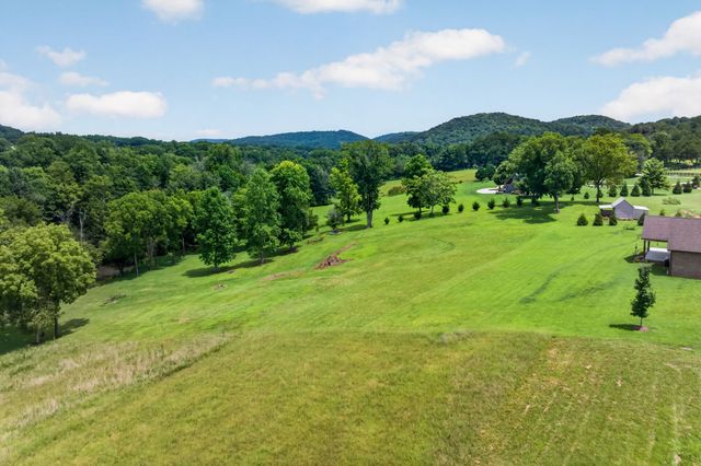 3542 Seven Springs Rd, Cookeville, TN 38506