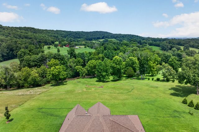3542 Seven Springs Rd, Cookeville, TN 38506