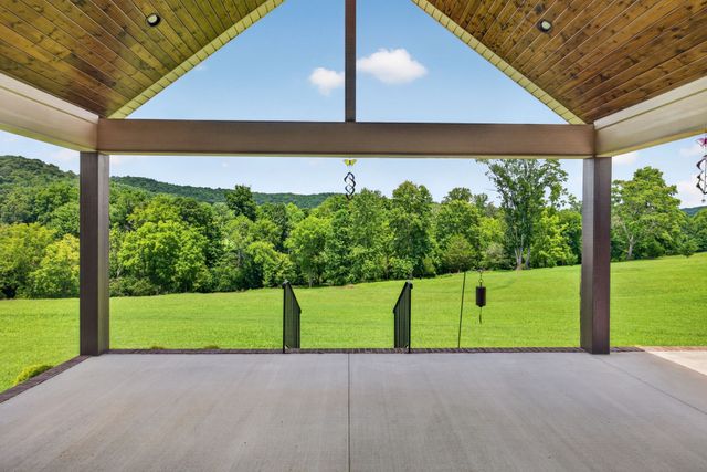 3542 Seven Springs Rd, Cookeville, TN 38506