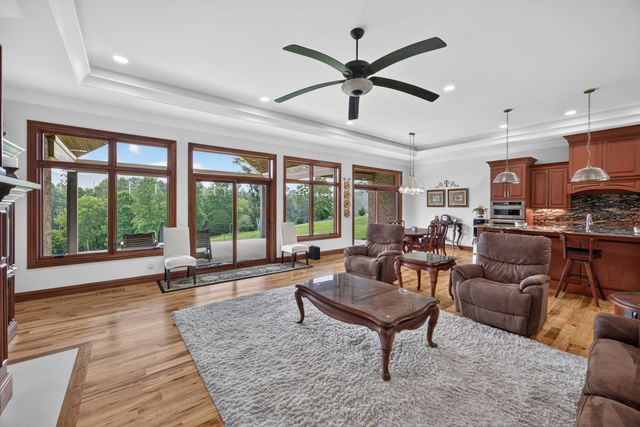 3542 Seven Springs Rd, Cookeville, TN 38506