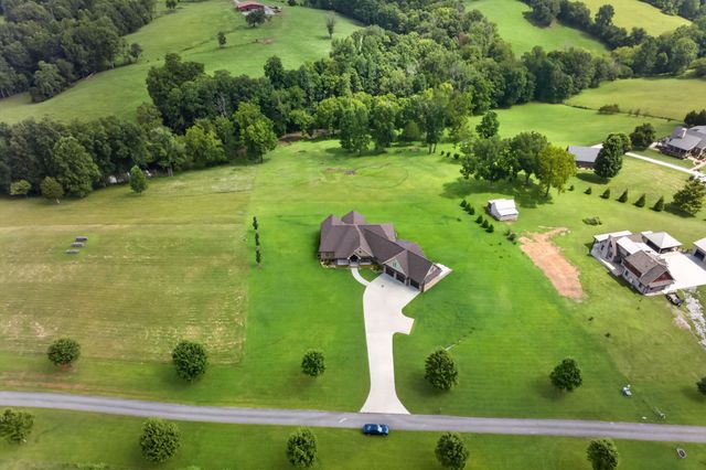 3542 Seven Springs Rd, Cookeville, TN 38506