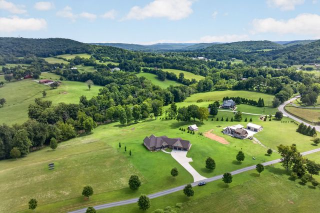 3542 Seven Springs Rd, Cookeville, TN 38506