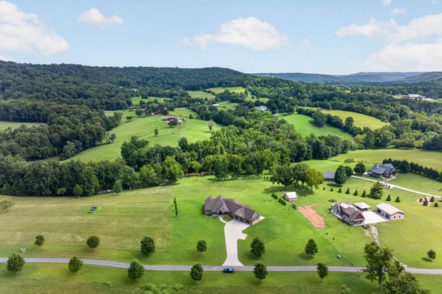 3542 Seven Springs Rd, Cookeville, TN 38506