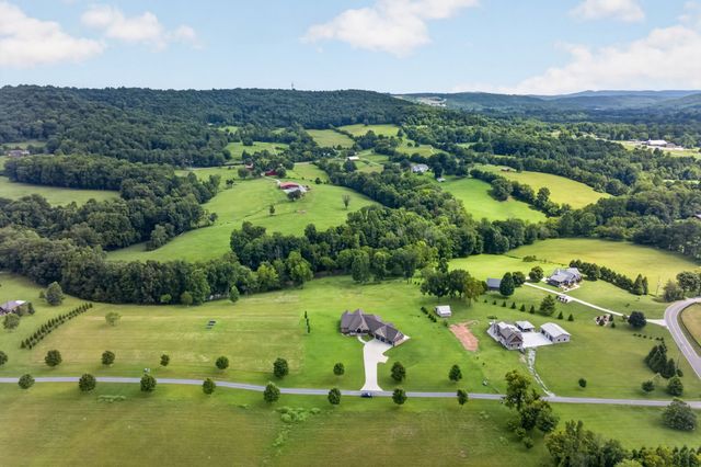 3542 Seven Springs Rd, Cookeville, TN 38506