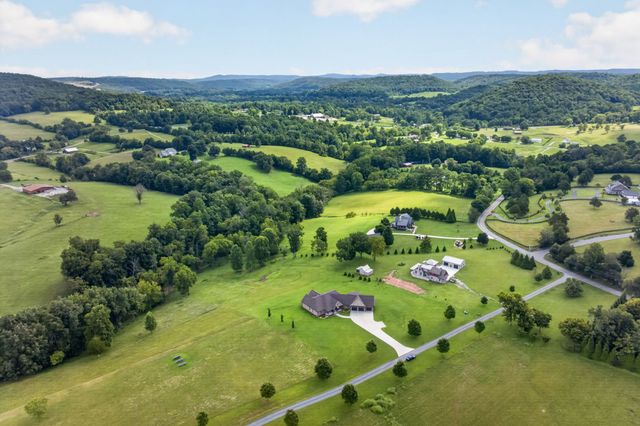 3542 Seven Springs Rd, Cookeville, TN 38506