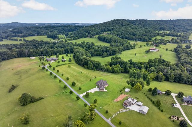 3542 Seven Springs Rd, Cookeville, TN 38506