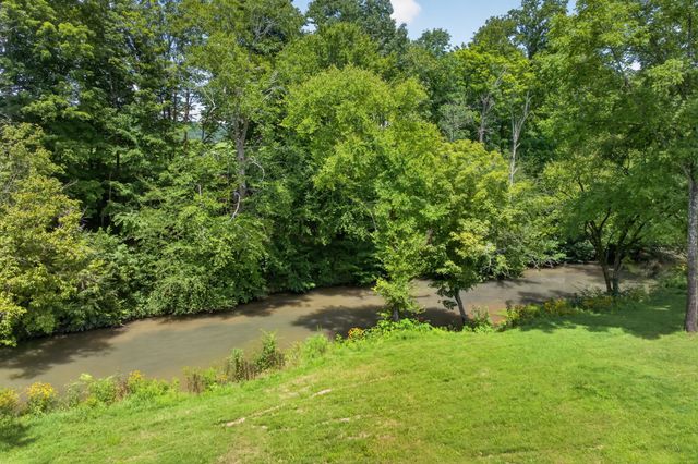 3542 Seven Springs Rd, Cookeville, TN 38506