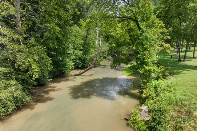 3542 Seven Springs Rd, Cookeville, TN 38506